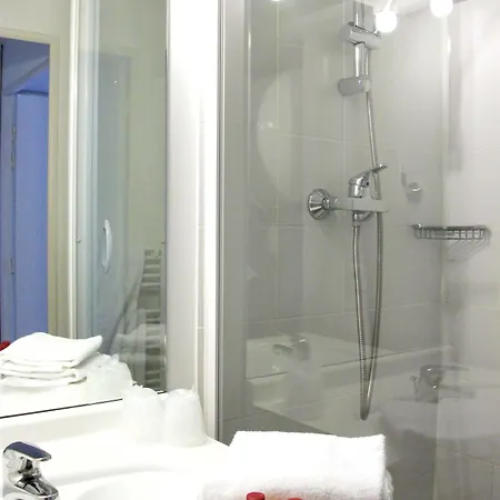 Sejours & Affaires Atrium 3* أنجير