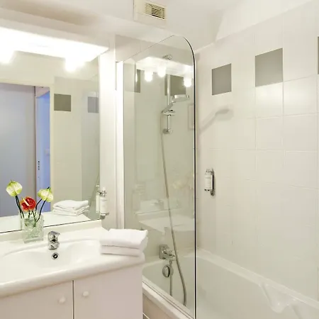 Sejours & Affaires Atrium 3*