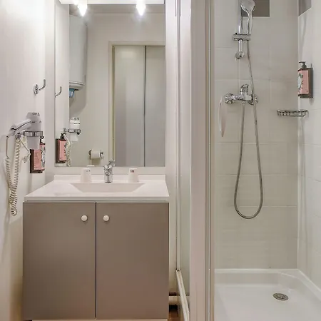 Sejours & Affaires Atrium 3*