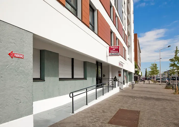 Sejours & Affaires Atrium 3* אנז'ה