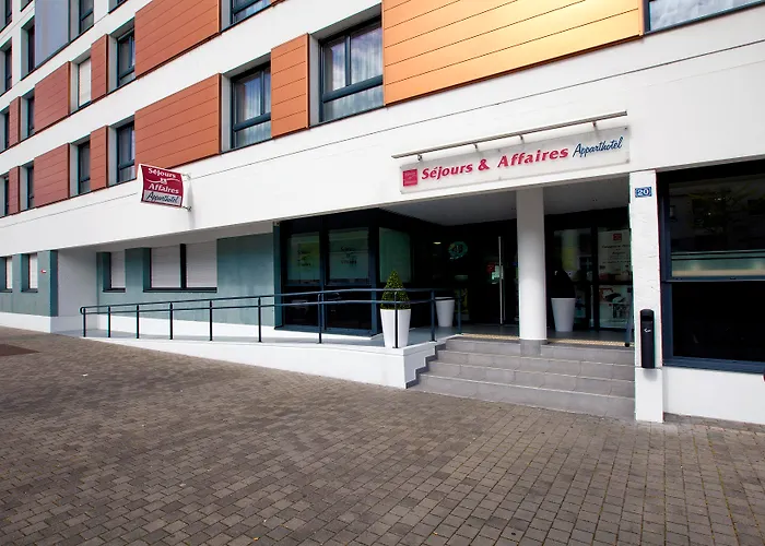 Sejours & Affaires Atrium 3* אנז'ה