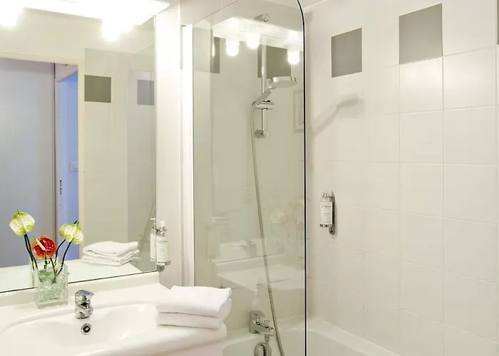 Sejours & Affaires Atrium 3*