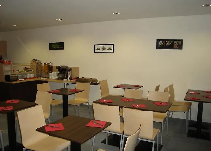 Sejours & Affaires Atrium 3* أنجير