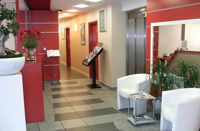 Sejours & Affaires Atrium 3* أنجير