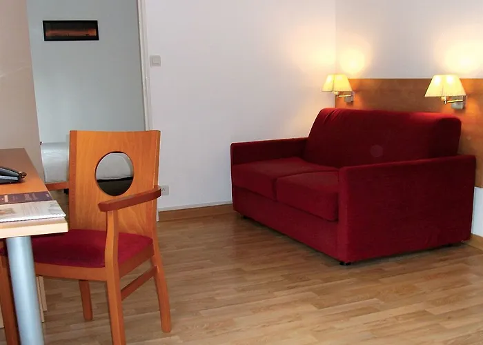 Sejours & Affaires Atrium 3* אנז'ה