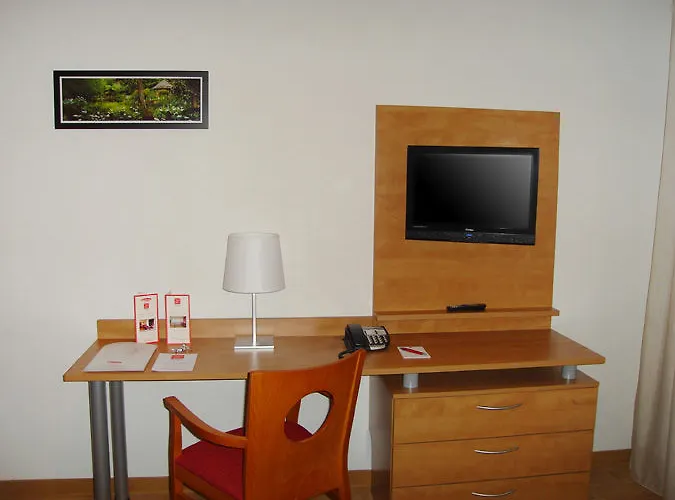 Sejours & Affaires Atrium 3* أنجير