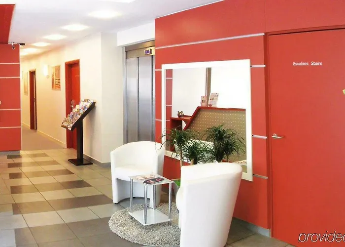 Sejours & Affaires Atrium מלון דירות